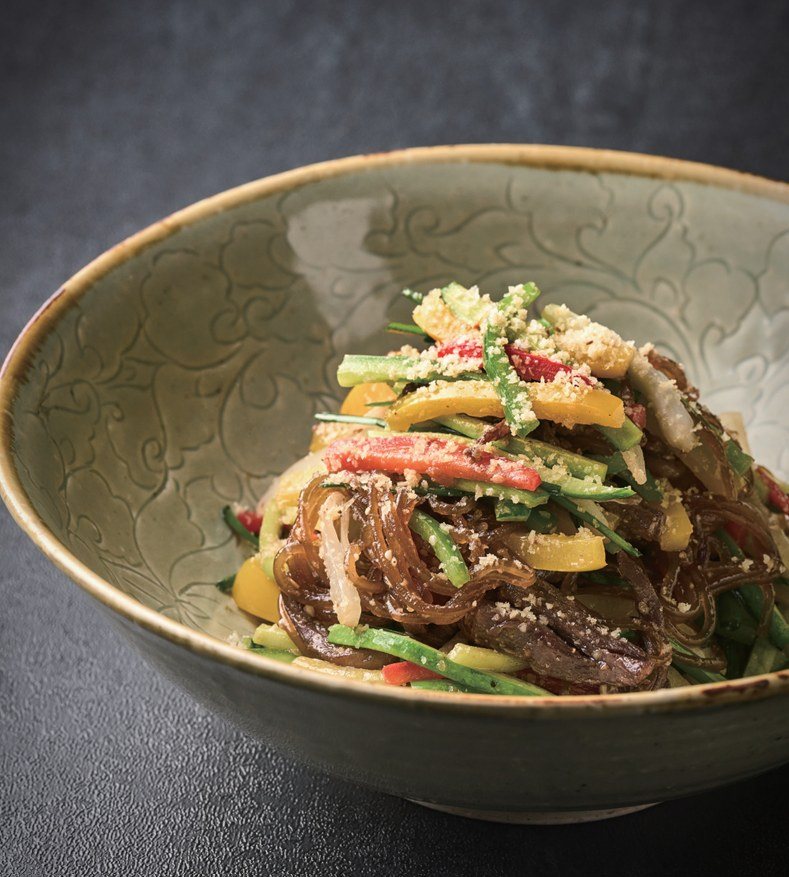 Paprika-Japchae: Koreanische Glasnudeln mit Paprika